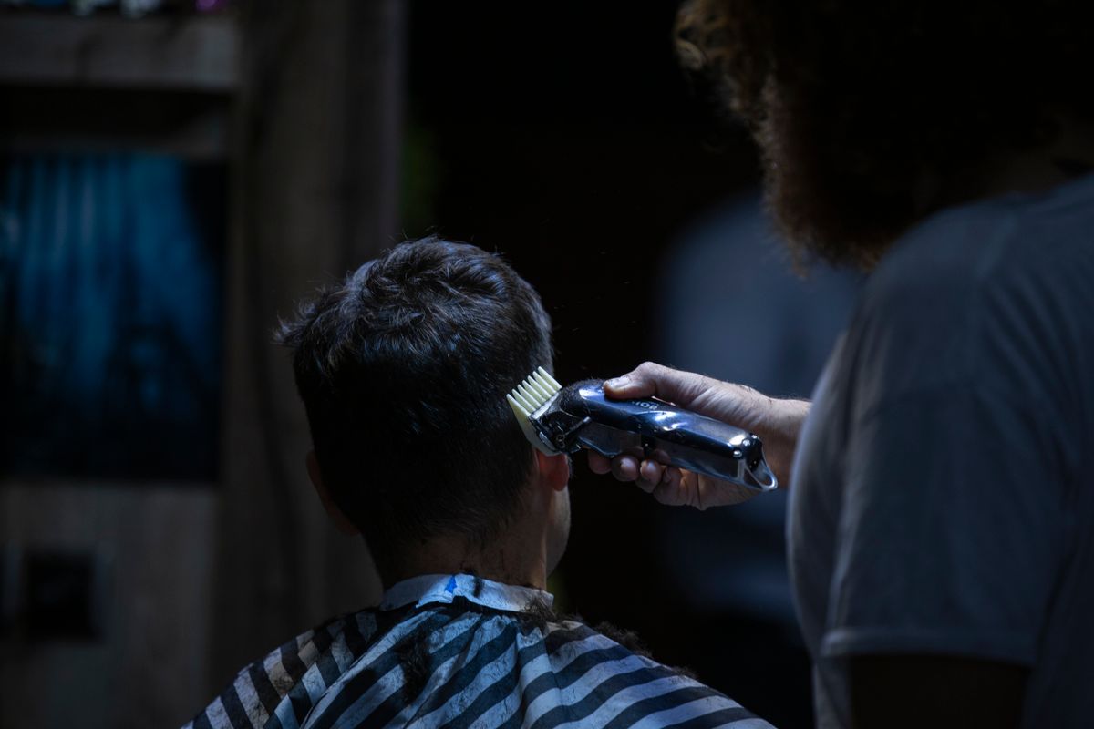Corte con máquina en Barber Shop Tibú